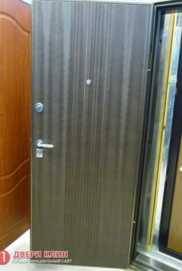 Входная дверь с ламинированной панелью