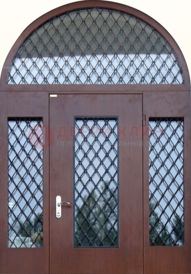 Крепкая стальная арочная дверь со стеклом и ковкой ДА-21 в Калуге