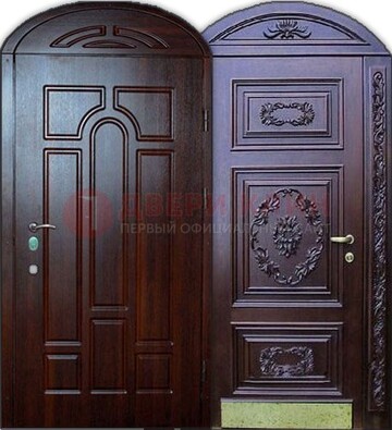 Стильная железная арочная дверь с декоративным элементом ДА-24 в Калуге