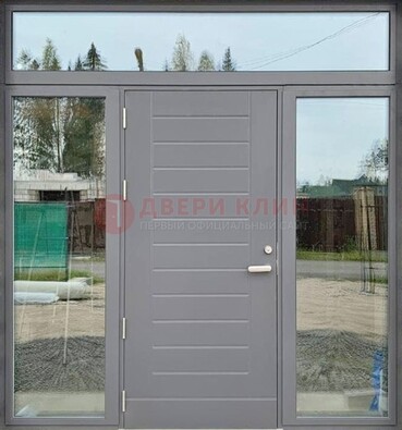 Серая стальная дверь с панелью МДФ и стеклянными фрамугами ДФГ-28 в Калуге
