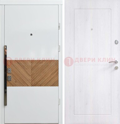 Белая железная дверь МДФ горизонтальной вставкой ДМ-265 в Калуге
