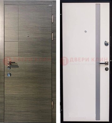 Стальная белая дверь c МДФ с молдингами ДМ-266 в Калуге