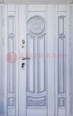 Белая двухстворчатая дверь с массивом дуба ДМД-72 в Калуге