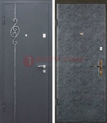 Серая стальная дверь с порошковым окрасом и ковкой ДП-109 в Калуге