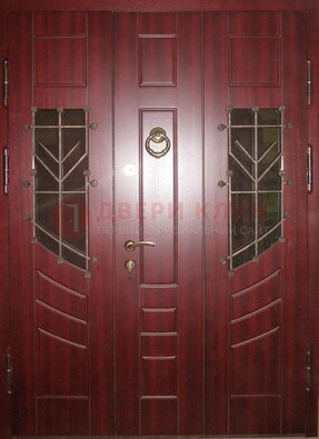 Парадная дверь со вставками из стекла и ковки ДПР-34 в загородный дом в Калуге