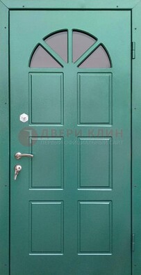 Зеленая стальная дверь со стеклом для дома ДС-28 в Калуге