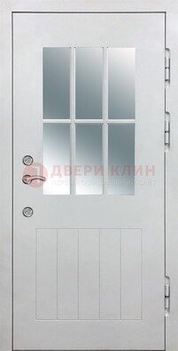 Белая уличная дверь со стеклом ДС-30 в Калуге