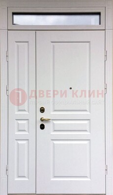 Белая двухстворчатая металлическая дверь со стеклом ДС-63 в Калуге