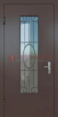 Коричневая наружная железная дверь со стеклом и ковкой ДСК-100 в Калуге