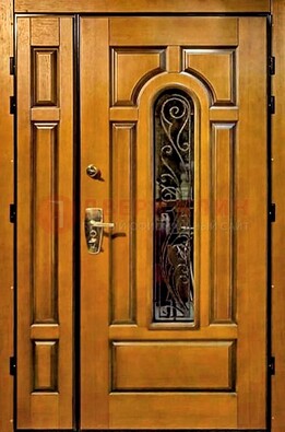 Распашная металлическая дверь со стеклом и ковкой для дома ДСК-152 в Калуге