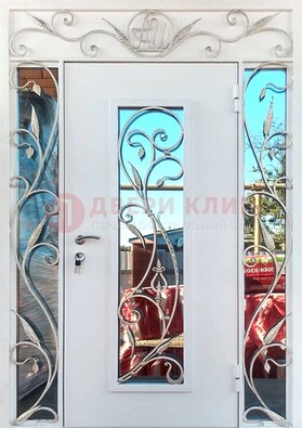 Белая входная дверь порошок со стеклом и ковкой ДСК-165 в Калуге