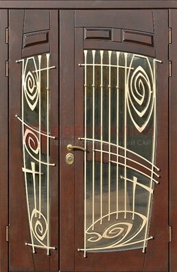Коричневая железная дверь с большим стеклом и ковкой ДСК-203 в Калуге