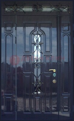 Глянцевая полуторная дверь Винорит стекло и ковка ДСК-275 в Калуге
