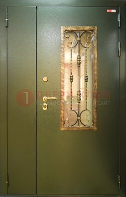 Стальная дверь со стеклом и ковкой ДСК-29 для квартиры в Калуге