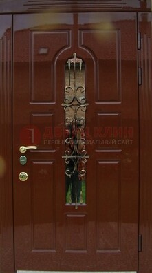 Красивая металлическая дверь со стеклом и ковкой ДСК-33 в Калуге