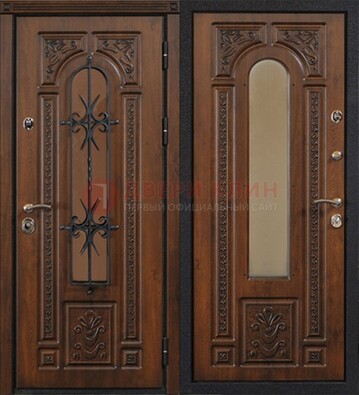 Входная дверь со стеклом и ковкой ДСК-91 в дом из дерева в Казани