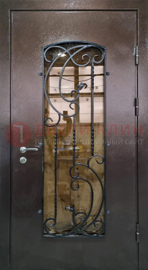 Металлическая дверь со стеклом и ковкой ДСК-95 для магазина в Калуге