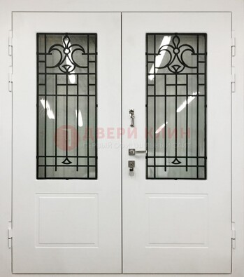 Белая двухстворчатая уличная дверь Винорит со стеклом ДСТ-4 в Калуге