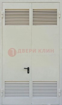 Белая металлическая техническая дверь с вентиляционной решеткой ДТ-6 в Калуге
