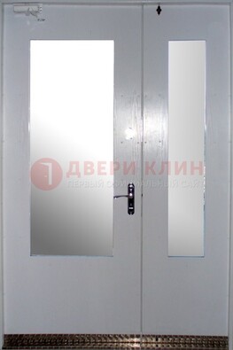 Белая  тамбурная дверь со стеклянными вставками ДТМ-18 в Калуге