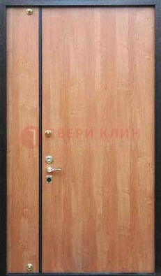 Светлая тамбурная дверь ДТМ-29 в Калуге