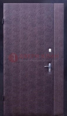 Бордовая металлическая тамбурная дверь ДТМ-3 в Калуге