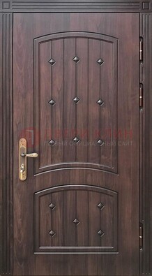 Коричневая уличная дверь с виноритом для дома ДВТ-235 в Калуге