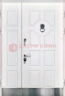 Белая входная дверь с виноритом ДВТ-246 в Калуге